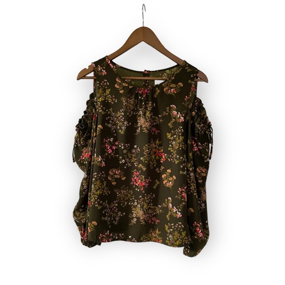 Lauren Conrad cold shoulder long sleeved top - Picture 2 of 10